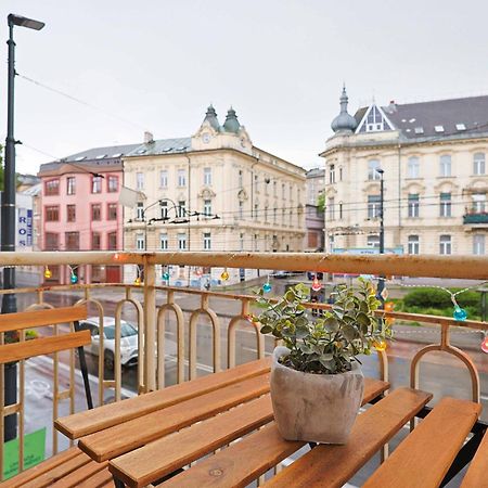 Ferienwohnung Charming Old Town Family Retreat Pressburg Exterior foto