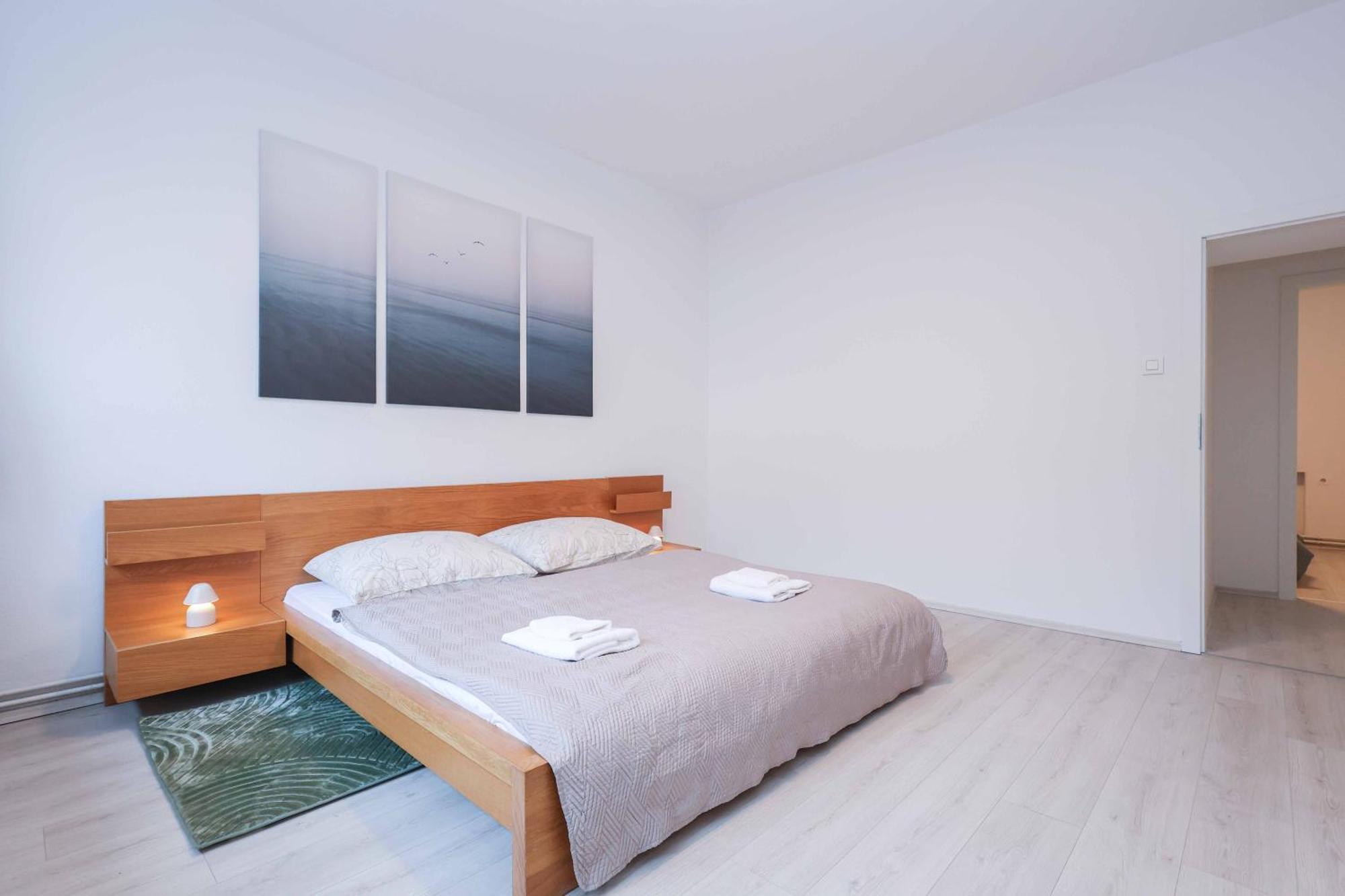 Ferienwohnung Charming Old Town Family Retreat Pressburg Exterior foto