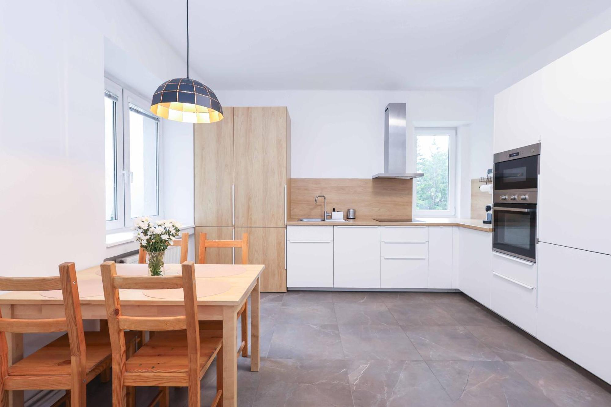 Ferienwohnung Charming Old Town Family Retreat Pressburg Exterior foto