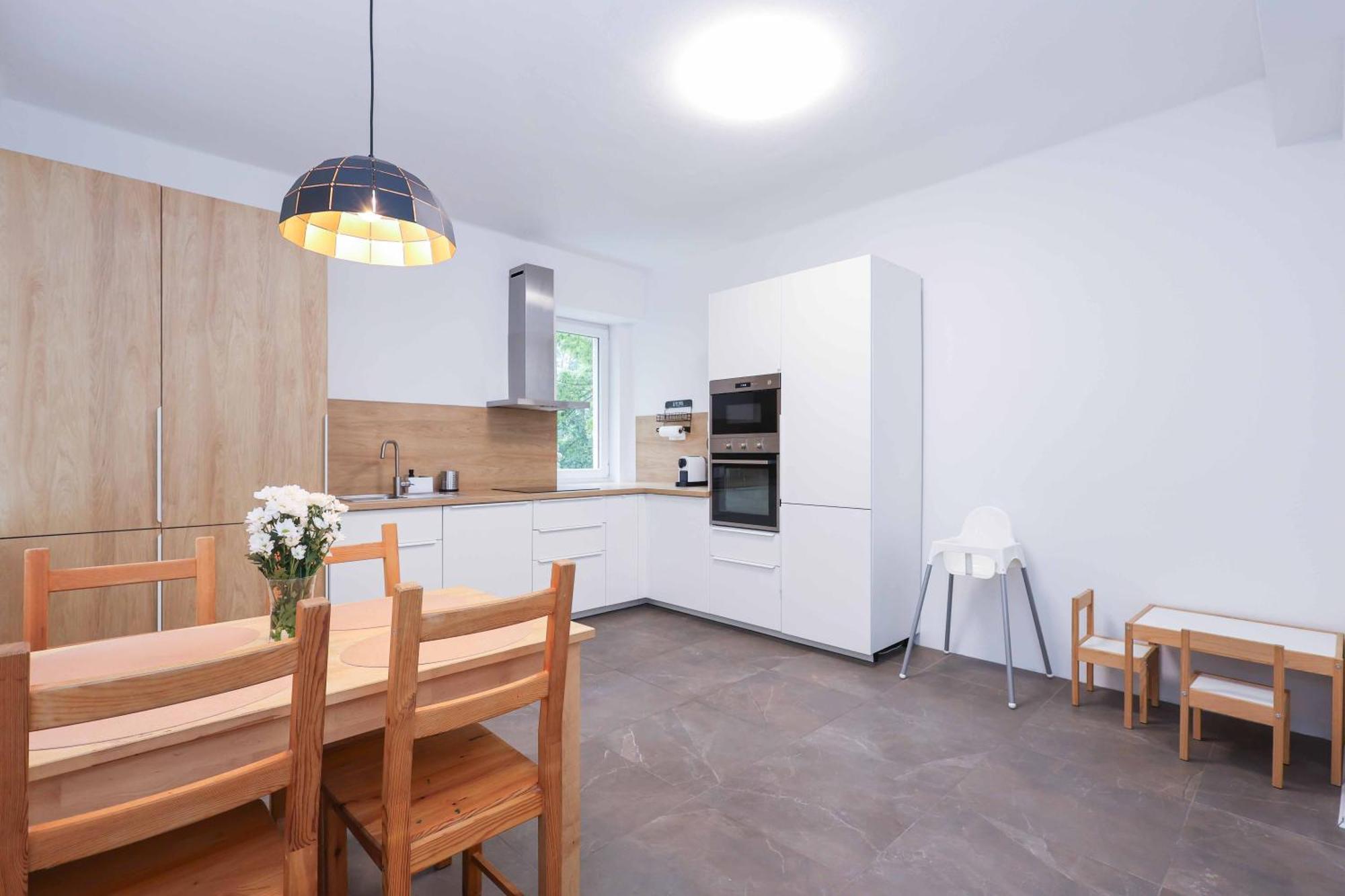 Ferienwohnung Charming Old Town Family Retreat Pressburg Exterior foto