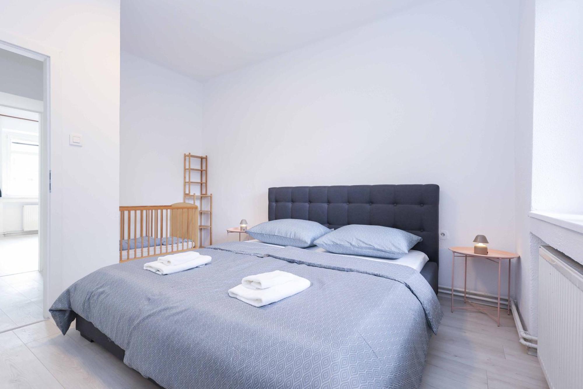Ferienwohnung Charming Old Town Family Retreat Pressburg Exterior foto